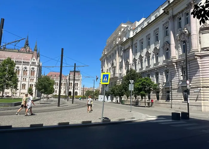 Academy Home - Elegant Place Next To The Parliament